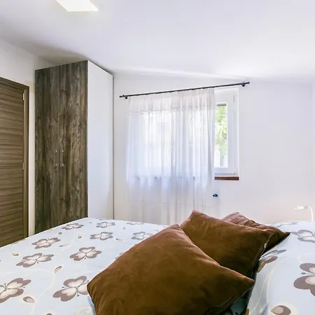Elvira - Smokva - Mpolo Apartment *
